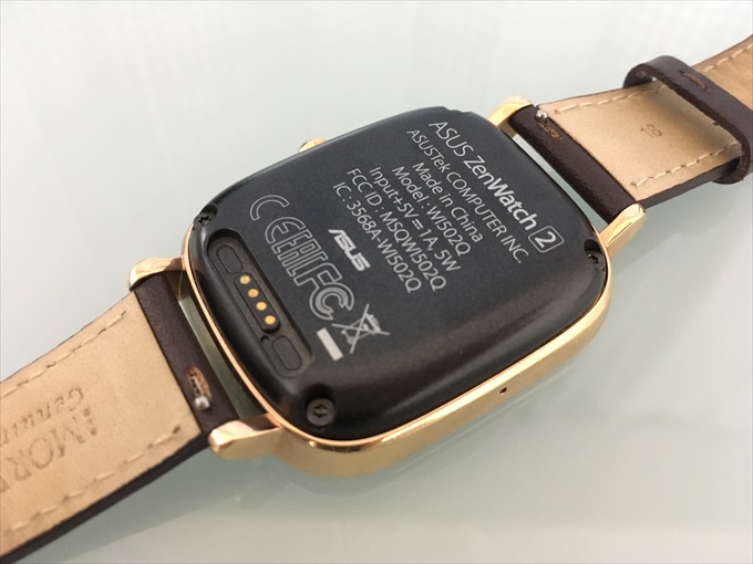 ASUS ZenWatch 2の充電端子
