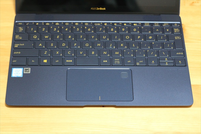 ASUS ZenBook 3のキーボードとタッチパッド