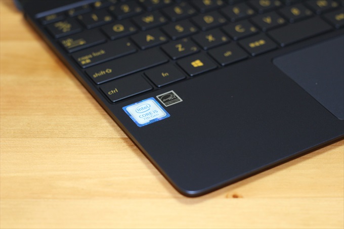 Intel Core i5搭載のASUS ZenBook 3