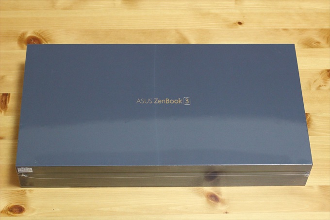 ASUS ZenBook 3の化粧箱